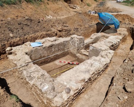 Археолози откриха впечатляващи гробници от некропола на антична Рациария