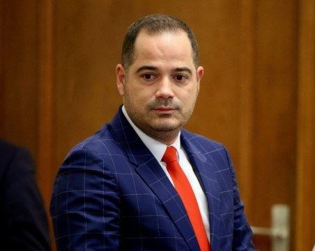 Още днес Калин Стоянов ще се запознае с доклада за аферата в митниците