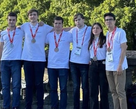 Отборът ни по математика спечели 5 медала на Международната олимпиада във Великобритания