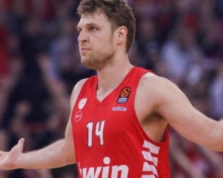 Официално: Везенков се завърна в Олимпиакос