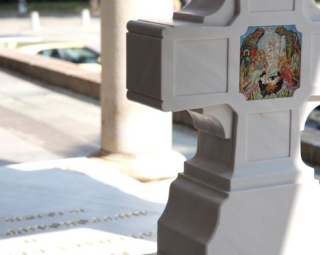 Поругаха за втори път гроба на патриарх Неофит