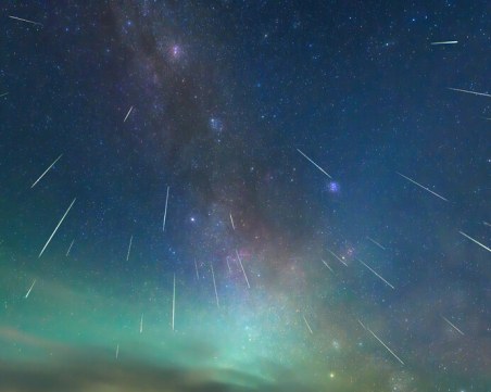 Ще наблюдаваме до 100 падащи звезди на час през август