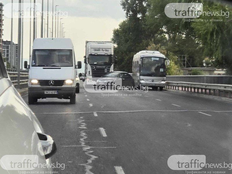 Заради катастрофа: Огромно задръстване на моста на Адата