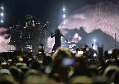 Взривяващо шоу направи KoЯn като хедлайнер в първия ден на фестивала