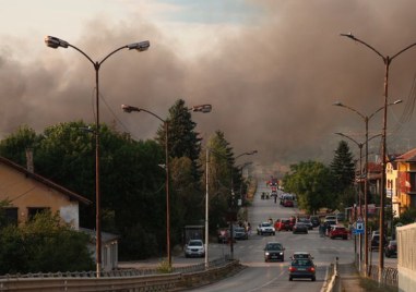 Единият ранен при взривовете в склад за фойерверки е починал