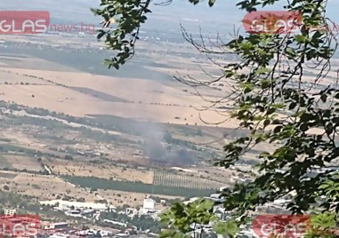 Пожар гори в този момент край Асеновград пише  Прочетете ощеЧерни пушеци