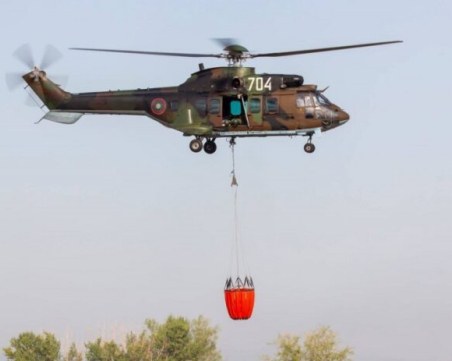 Два военни хеликоптера от България ще се включат в гасенето на пожара в планината Славянка