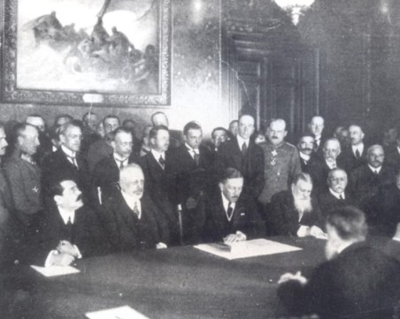 На този ден: Сключен е Букурещкият договор