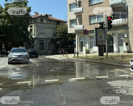 Ограничават движението на кръстовище в центъра на Пловдив заради ремонт на ВиК авария