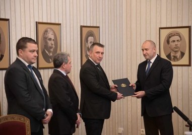 Президентът Румен Радев ще връчи третия мандат на ИТН Това