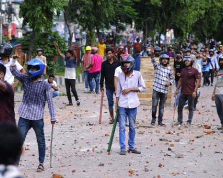 Близо 200 са жертвите при студентските протести в Бангладеш