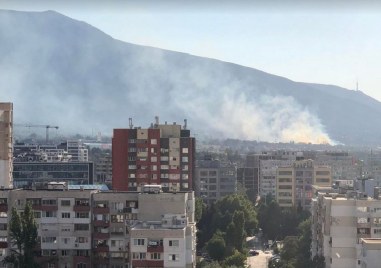 Избухнал е пожар в подножието на Витоша край столицата пише