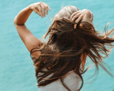 Как да предпазим косата от вредното влияние на солената вода?