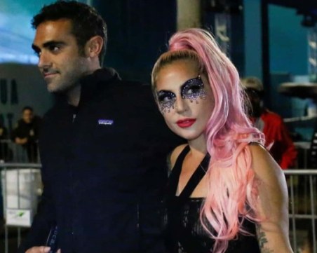 Лейди Гага се сгоди