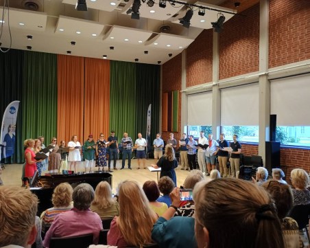 Пловдивчанин сформира хор от диригенти чужденци и плени норвежци с български фолклор