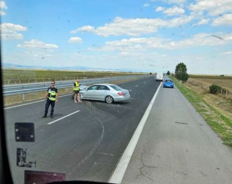 Катастрофа затруднява движението на AM 