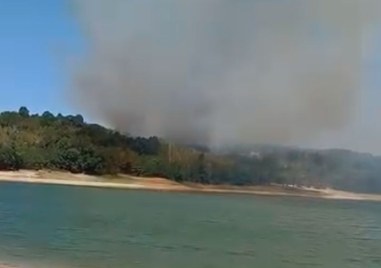 Пожар гори в района на язовир 40 те извора Водното съоръжение