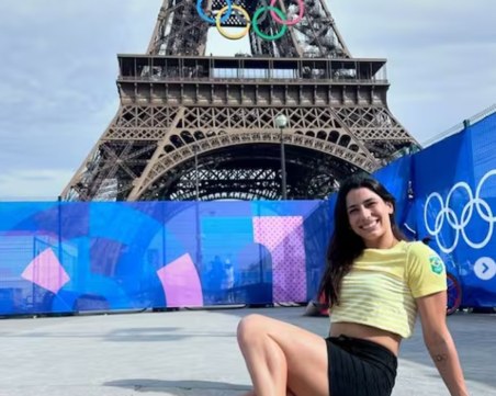 Изгониха бразилска плувкиня от Олимпиадата, след като се снимала на Айфеловата кула без разрешение