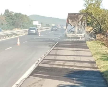 Камион изгоря на AM 