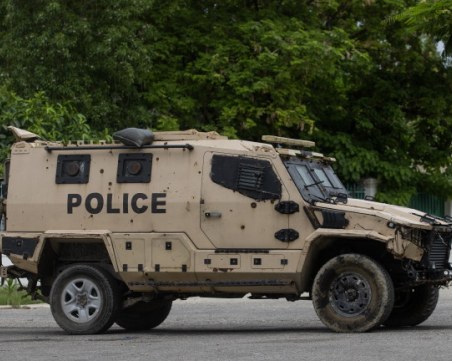 Стреляха по премиера на Хаити пред болница