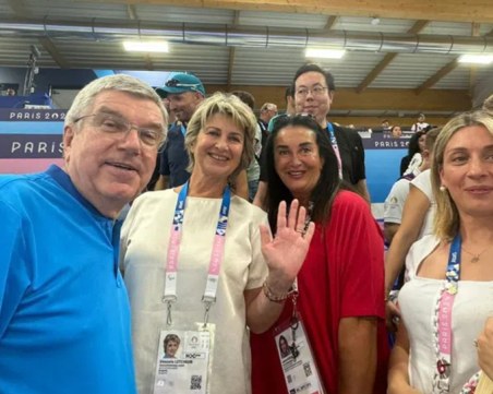 Весела Лечева и Томас Бах изгледаха заедно смесената отборна надпревара в стрелбата