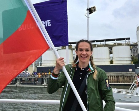 Заявка за медал! Станимира Петрова изхвърли световната шампионка на старта в бокса