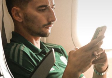 С чартърен полет малко след 12 10ч Панатинайкос пристигна на летище