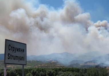 Десетки пожарникари останаха дежурни през нощта в Югозападна България Във