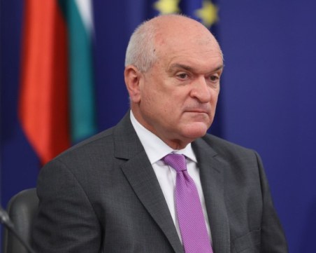 Главчев: Сложна е обстановката с пожарите у нас