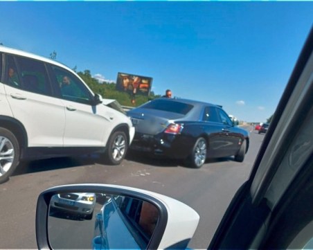 Катастрофа блокира движението по 