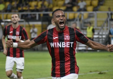 Жулиен Лами попадна в обективите след гола си за Локомотив