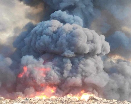 5 екипа огнеборци се борят със стихията край Цалапица, горят 16 декара