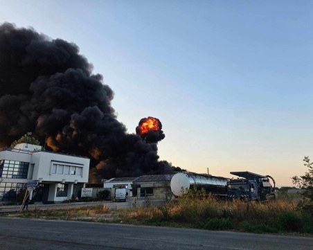 Близки кадри от пожара в 
