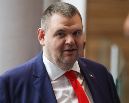 Пеевски: Шоуто трябва да свърши, да връщат мандата