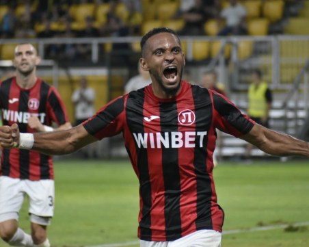 Жулиен Лами: Да вкараш в дербито е страхотно, Любо Пенев е огромен професионалист