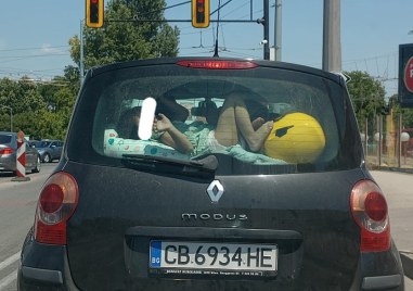 Странно и притеснително отношение на шофьор към детето му предизвика