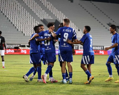 И Локо не успя да спре устрема на Левски