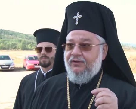 Митрополит Киприан възглави св. литургия в Потопената църква край Жребчево