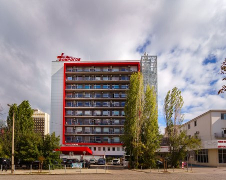 В медикаментозна кома е детето, пострадало от трактор на плажа