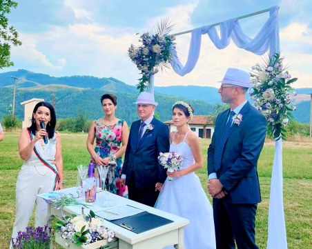 Любов на хоризонта  – директорът на Историческия музей вдигна сватба с половинката си Миглена