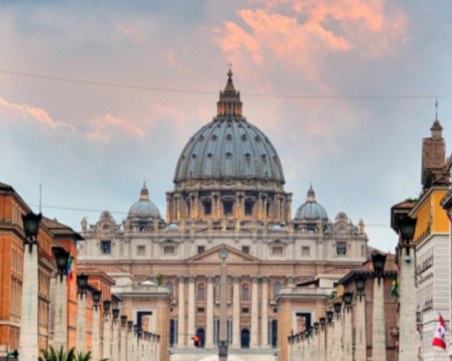 Ватиканът: Натъжени сме от пародията на 