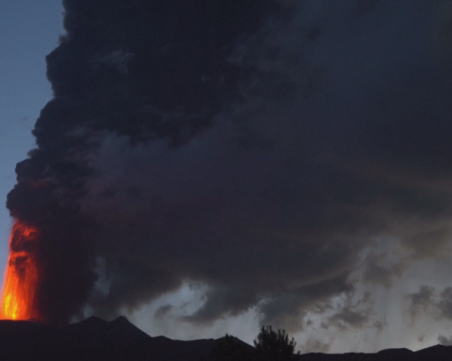 Вулканът Етна отново изригна