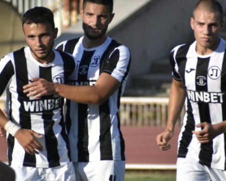 Дубълът на Локо започна сезона с победа