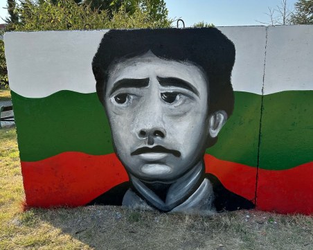 Неизвестни „художници” шокираха с лика на Левски в „Тракия”, кметът също скандализиран