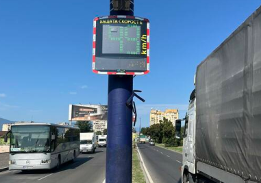 Община Пазарджик започна да поставя електронни табели за отчитане на