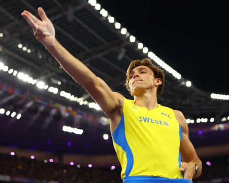 Култово! Дуплантис отпразнува световния рекорд и олимпийския медал като стрелеца Юсуф