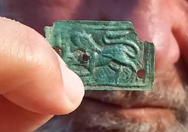 Поредна находка се появи на Перперикон – коланна апликация от