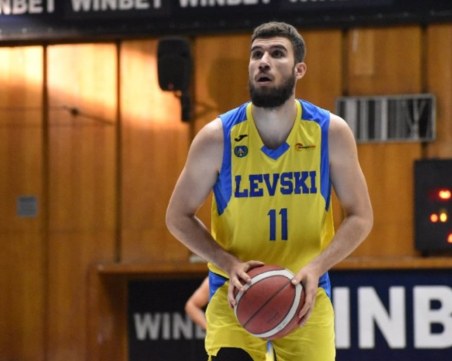 Академик взе втори нов играч