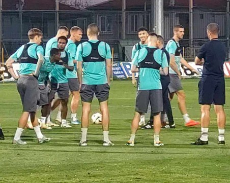 Ботев с последна тренировка преди Жрински, Никола Илиев тренира