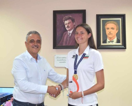 Димитър Иванов посрещна европейската шампионка Дарина Нанева